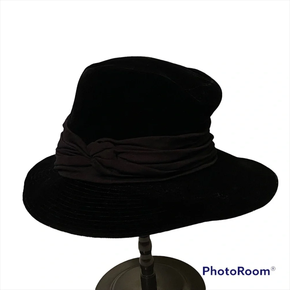 BAMBERGER’S NEW JERSEY HAT VINTAGE BLACK VELVET CLOCHE RIBBON ASYMMETRICAL BRIM